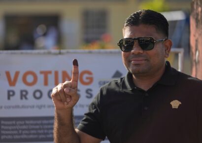 Azruddin Mohamed, acusado de fraude en EE.UU., jura como líder opositor en el Parlamento de Guyana