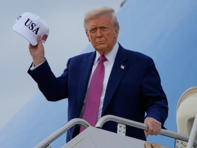 Encuesta revela que 80 % de latinos considera negativas las políticas de Trump