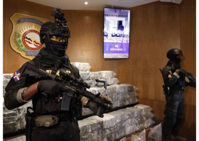Autoridades de RD y EE.UU. decomisan 484 paquetes de presunta cocaína en Isla Beata