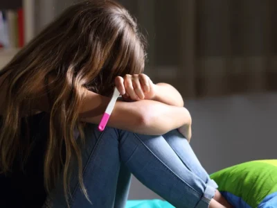 Ecuador firma política intersectorial para prevenir embarazo adolescente con apoyo de la OMS y UNFPA