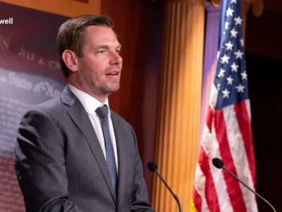 Eric Swalwell anuncia candidatura a gobernador de California en 2026
