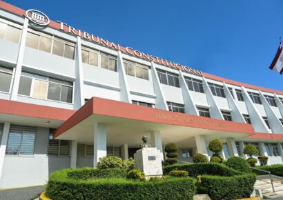 Tribunal Constitucional anula artículos que penalizaban la homosexualidad en la Policía y las Fuerzas Armadas