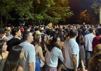 Mar de fanáticos llena el Centro Olímpico con la gira mundial de Bad Bunny