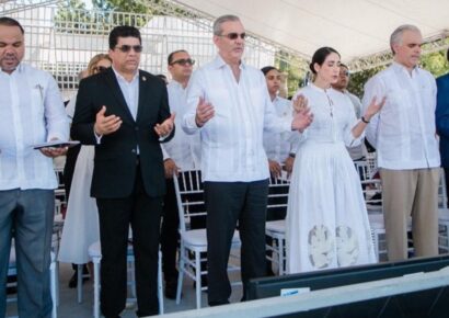 Presidente Abinader y la primera dama, Raquel Arbaje participan en la creación de la Diócesis Stella Maris