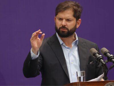 Boric rechaza “tutelaje” de EE.UU. tras orden de Trump a embajadas