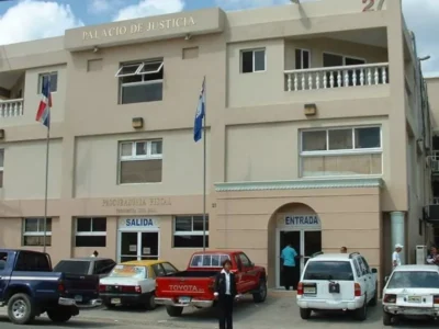 Testigo baleado en Fiscalía de SDE permanece ingresado bajo custodia en centro de salud