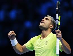 Alcaraz remonta a Fritz y acaricia las semifinales del Masters de Turín