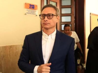 Juicio de Jean Alain Rodríguez se aplaza hasta enero de 2026 por licencia médica de abogado defensor