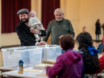 Gabriel Boric vota en Punta Arenas en primera vuelta presidencial de Chile