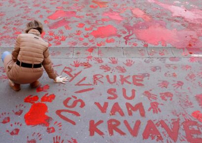 Serbia honra a las víctimas del derrumbe en Novi Sad con 16 minutos de silencio