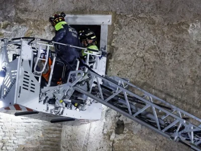 Muere el obrero que había quedado atrapado tras el derrumbe de la Torre dei Conti en Roma