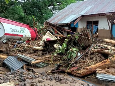 Más de 700 muertos y cientos de desaparecidos por inundaciones en Indonesia