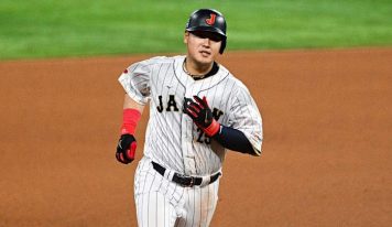 Kazuma Okamoto sostiene encuentros con equipos de MLB