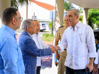 Presidente Abinader reconoce la labor de periodistas del Palacio Nacional