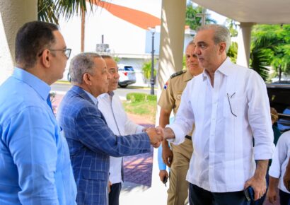 Presidente Abinader reconoce la labor de periodistas del Palacio Nacional