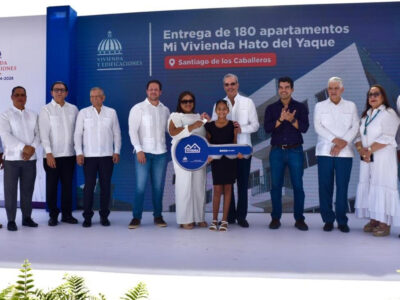 Abinader entrega nuevos hogares y escuela que benefician a cientos de familias y estudiantes en Hato del Yaque, Santiago