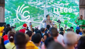 Omar Fernández continúa su tradición navideña llevando esperanza y alimentos a las familias más necesitadas