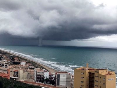 Tormentas intensas provocan tornados marinos en la costa del sureste de España