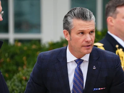 Hegseth respalda al almirante Bradley en polémico ataque en el Caribe