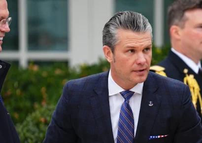 Hegseth respalda al almirante Bradley en polémico ataque en el Caribe