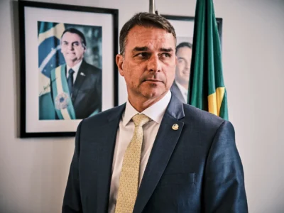 Flávio Bolsonaro será candidato presidencial en Brasil en 2026 con aval de su padre