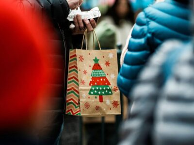 El 87 % de los estadounidenses perciben mayores gastos en alimentos y regalos esta Navidad