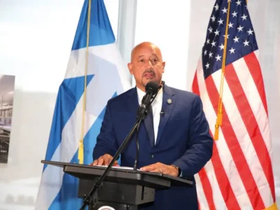 Alcalde dominicano de Lawrence genera polémica por usar intérprete en audiencia judicial