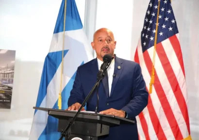 Alcalde dominicano de Lawrence genera polémica por usar intérprete en audiencia judicial