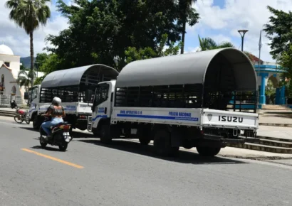 Policía refuerza seguridad en Villa Altagracia con 40 nuevos agentes por Navidad