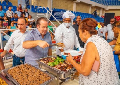 “La Brisita Navideña” ilumina Puerto Plata con un almuerzo comunitario