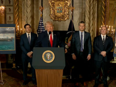 El presidente Trump ordena la construcción de dos nuevos buques de guerra que llevarán su nombre