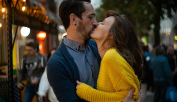 ¡Qué viva el amor! Washington D.C. rompe récord Guinness con 1,435 besos simultáneos entre parejas