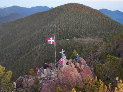 Turista francés fallece de presunto paro cardíaco mientras ascendía al Pico Duarte