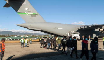 EE.UU. detiene vuelo de deportación de venezolanos previsto para este viernes