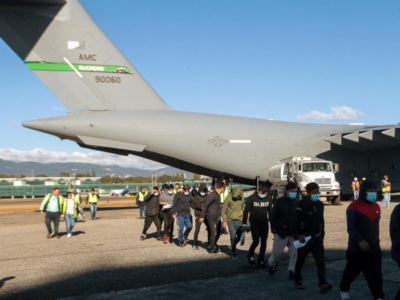 EE.UU. detiene vuelo de deportación de venezolanos previsto para este viernes