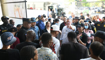 «El que quiera volver, me avisa, para traerlo», expresa Santana antes del traslado de presos de La Victoria