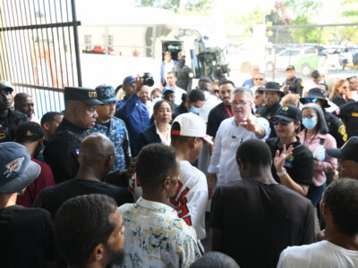 «El que quiera volver, me avisa, para traerlo», expresa Santana antes del traslado de presos de La Victoria