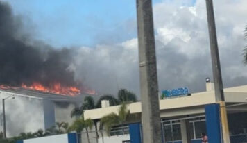 Fuerte incendio afecta empresa Rubiera Refricentro en la autopista 6 de Noviembre