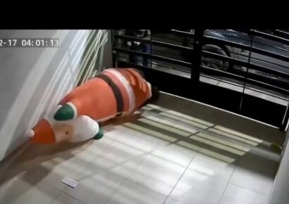 ¡Ni Santa se salvó! Hombre roba muñeco inflable de una casa en México