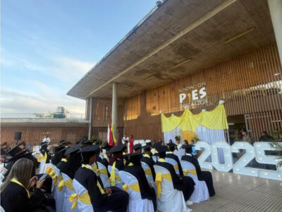 Shakira celebra la graduación de 415 alumnos como su «mejor regalo de Navidad»