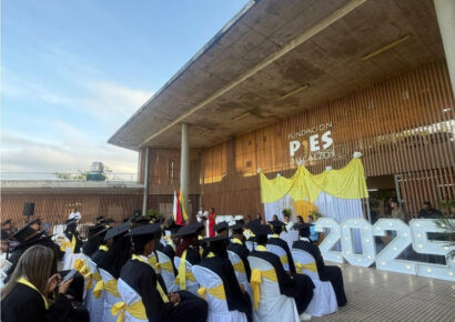 Shakira celebra la graduación de 415 alumnos como su «mejor regalo de Navidad»