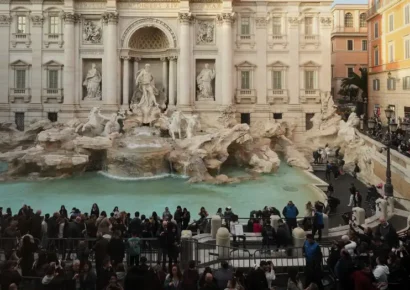 Cobrarán acceso a turistas para aproximarse a la Fontana di Trevi