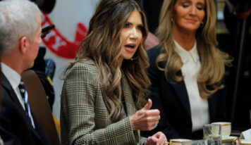 EE.UU. podría vetar la entrada a ciudadanos de más de 30 países, según la Administración Trump