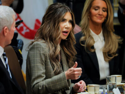 EE.UU. podría vetar la entrada a ciudadanos de más de 30 países, según la Administración Trump