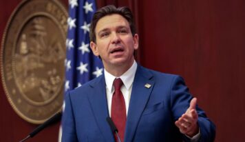 Demócratas piden investigar a Ron DeSantis por presunto desvío de US$35 millones en Florida