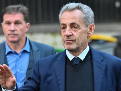 El expresidente francés Sarkozy regresa al debate público con su nuevo libro, donde relata sus 20 días en prisión