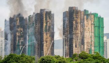 Aumenta a 161 el número de muertos por el incendio en un complejo residencial de Hong Kong