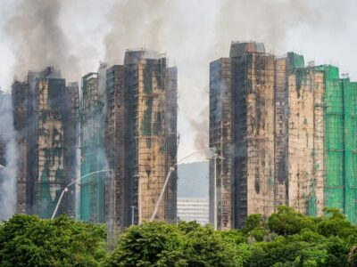 Aumenta a 161 el número de muertos por el incendio en un complejo residencial de Hong Kong