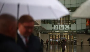 El presidente Trump acusa a la BBC de manipular un discurso y presenta una demanda millonaria y la cadena anuncia que se defenderá