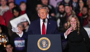 Trump amenaza con retirar 73 millones de dólares a Nueva York por licencias a no ciudadanos